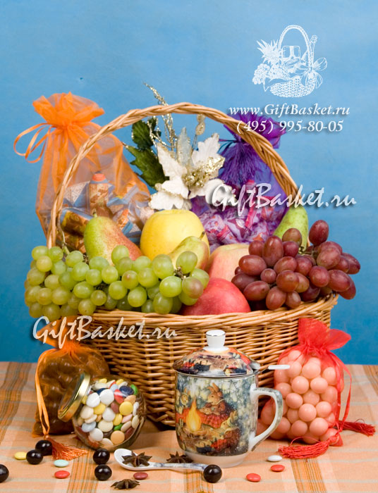 фруктовый набор со сладостями и сдобой