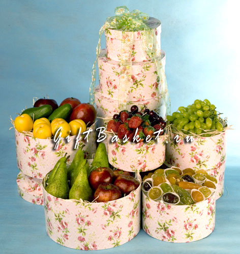 подарочная сладкая башня с фруктами и сдобой