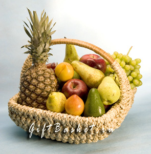 райские фрукты в подарочной корзинке
